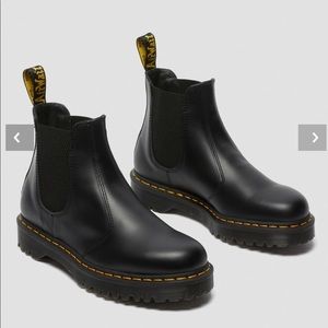 Dr. Martens 2976 Bex Smooth Leather Chelsea Boots